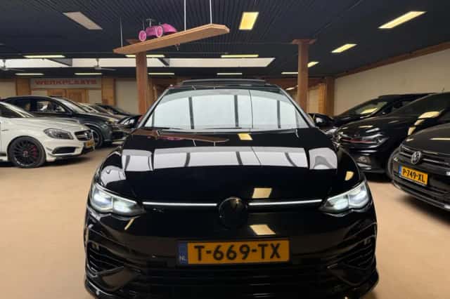 Volkswagen Golf (2021) thumbnail 3