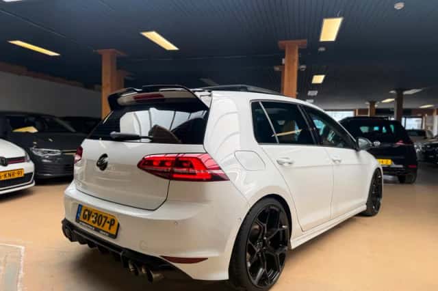 Volkswagen Golf (2012) thumbnail 2