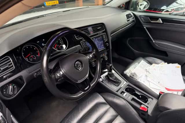 Volkswagen Golf (2012) thumbnail 3