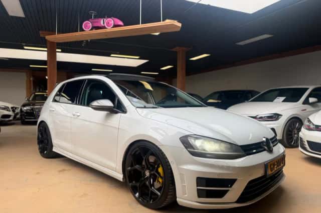 Volkswagen Golf (2012) thumbnail 4