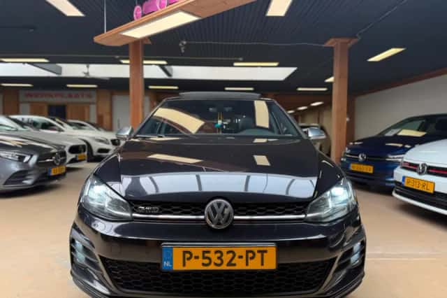 Volkswagen Golf (2017) thumbnail 4