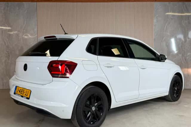 Volkswagen Polo (2018) thumbnail 2