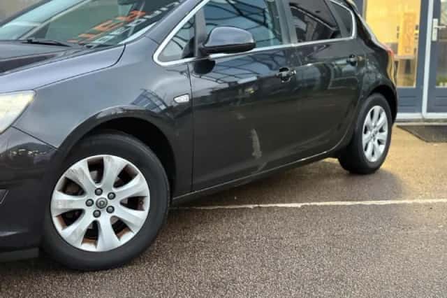 Opel Astra (2014) thumbnail 3