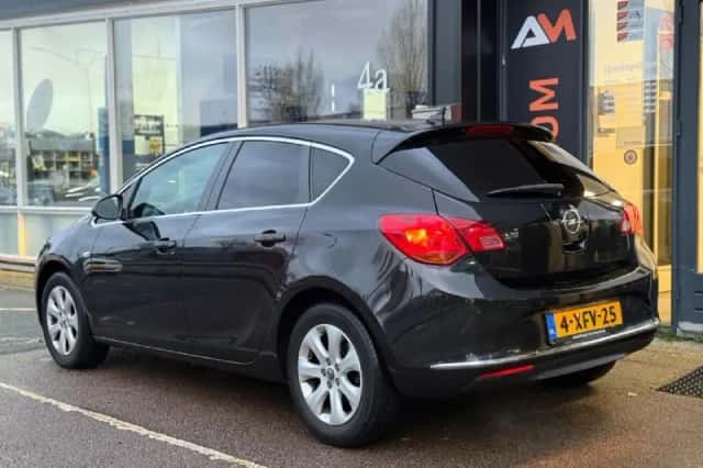 Opel Astra (2014) thumbnail 5