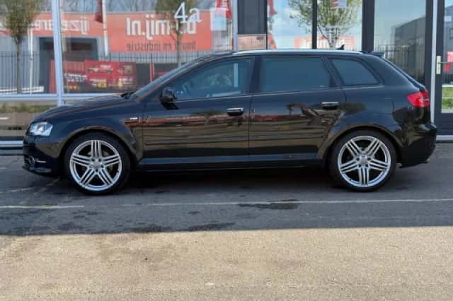 Audi A3 (2011) thumbnail 4
