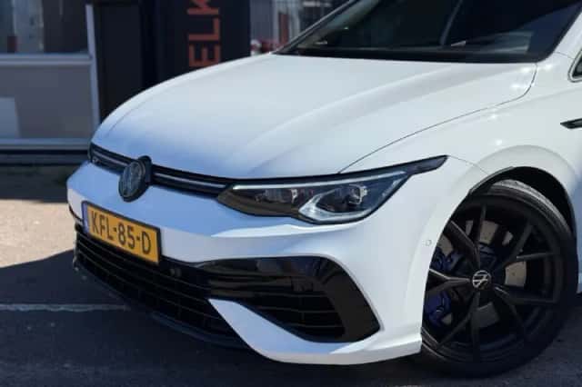 Volkswagen Golf (2024) thumbnail 2