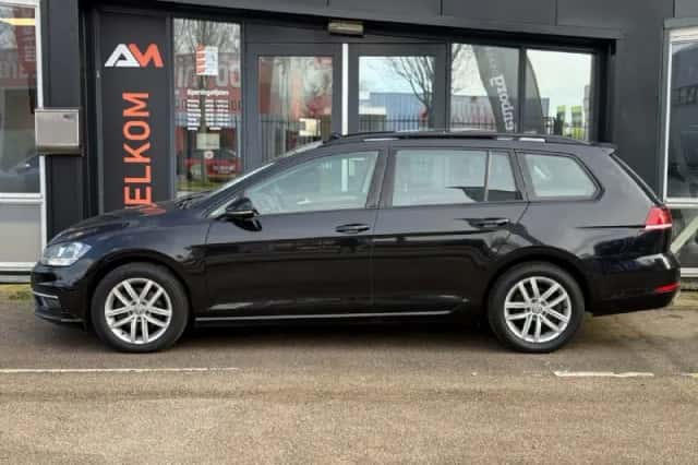 Volkswagen Golf (2019) thumbnail 5