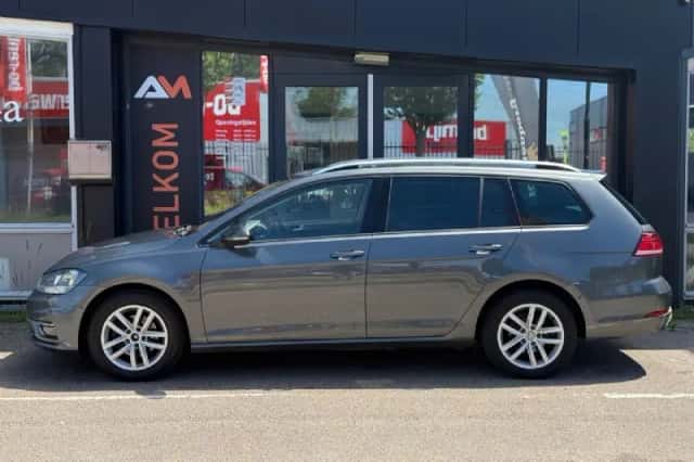 Volkswagen Golf (2019) thumbnail 4