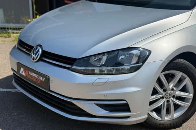 Volkswagen Golf (2019) thumbnail 2