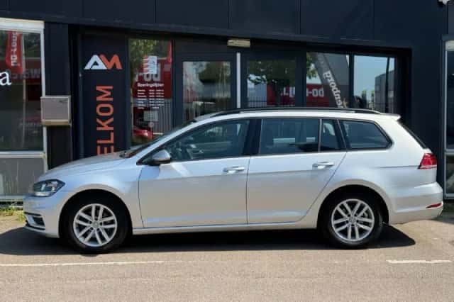 Volkswagen Golf (2019) thumbnail 4