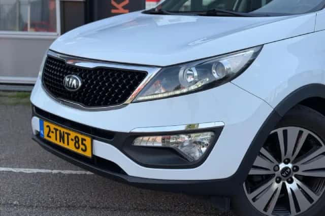 Kia Sportage (2014) thumbnail 2