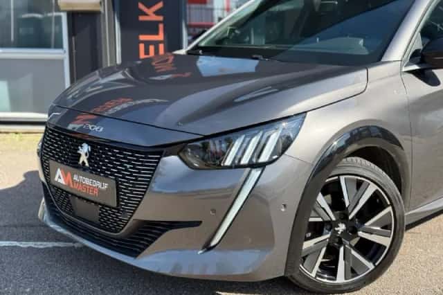 Peugeot 208 (2022) thumbnail 2