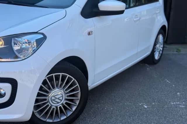 Volkswagen Up! (2015) thumbnail 3