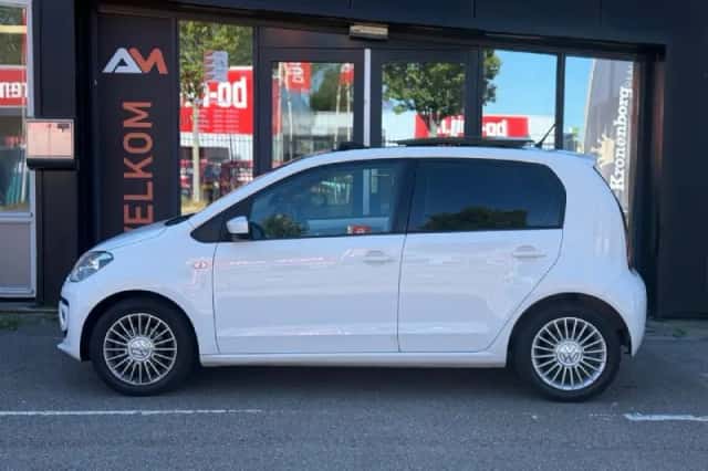 Volkswagen Up! (2015) thumbnail 5