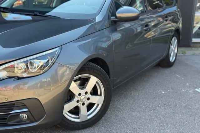 Peugeot 308 (2018) thumbnail 3