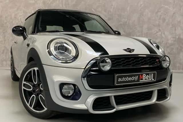 MINI Cooper (2015) thumbnail 3