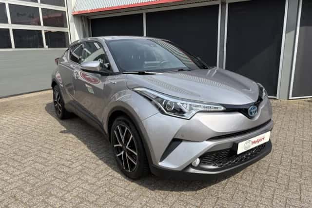 Toyota C-HR (2018) thumbnail 2
