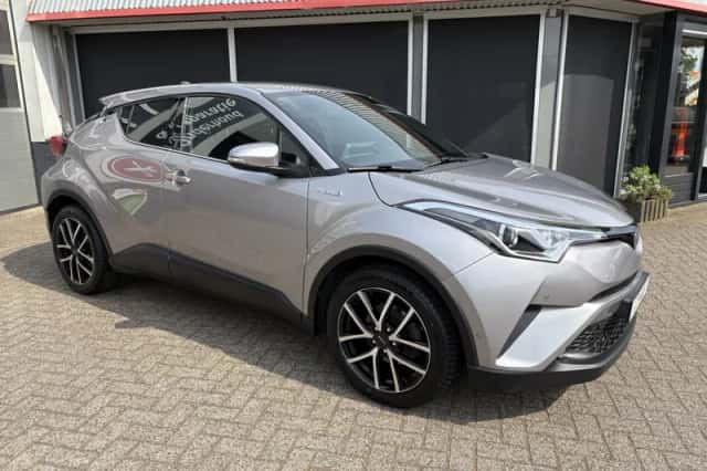 Toyota C-HR (2018) thumbnail 3