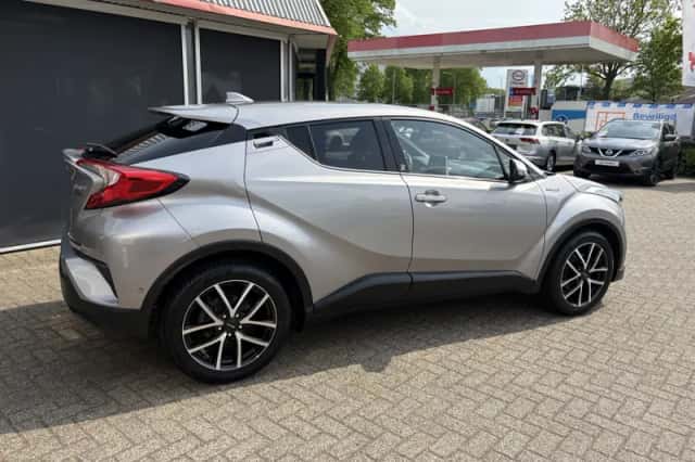 Toyota C-HR (2018) thumbnail 5