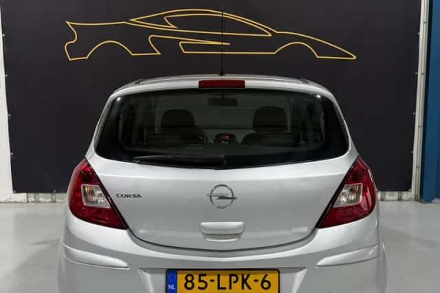 Opel Corsa (2010) thumbnail 4