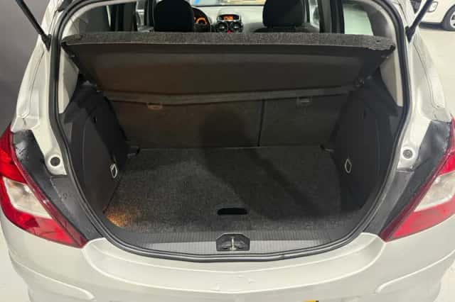Opel Corsa (2010) thumbnail 6