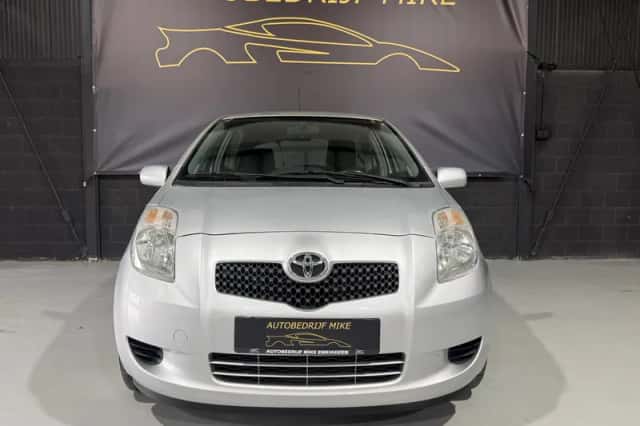 Toyota Yaris (2007) thumbnail 3