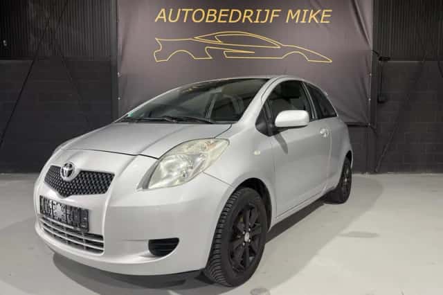 Toyota Yaris (2006) thumbnail 2