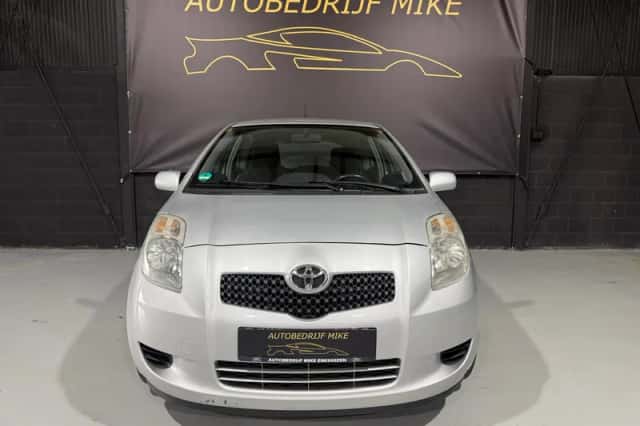 Toyota Yaris (2006) thumbnail 3