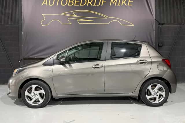 Toyota Yaris (2017) thumbnail 4