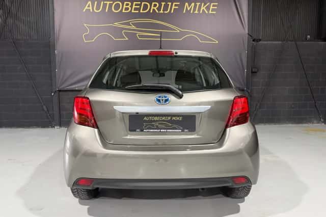 Toyota Yaris (2017) thumbnail 5