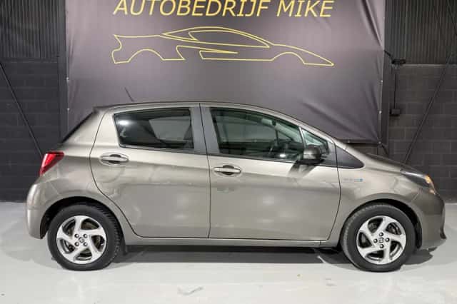 Toyota Yaris (2017) thumbnail 6