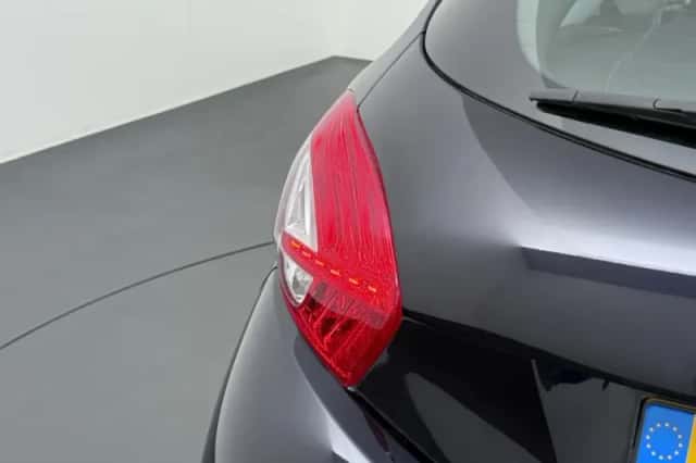Peugeot 208 (2013) thumbnail 5