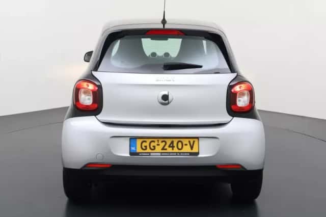 Smart Forfour (2015) thumbnail 3