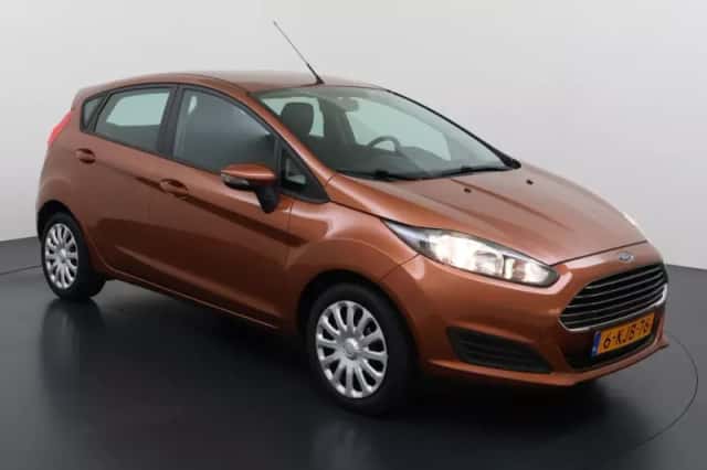 Ford Fiesta (2013) thumbnail 2