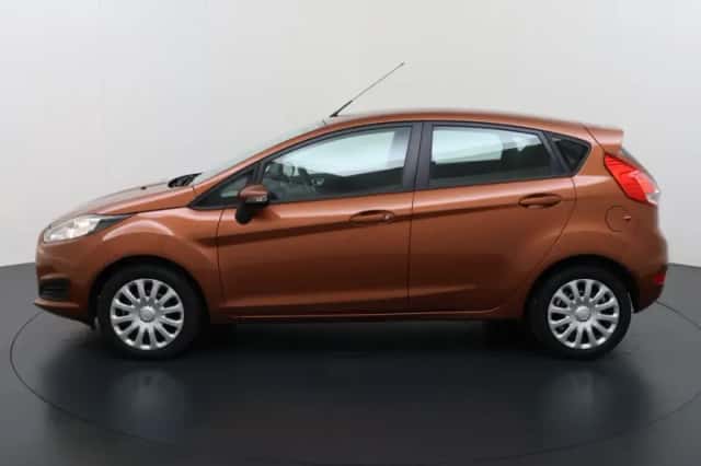 Ford Fiesta (2013) thumbnail 4