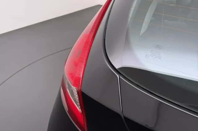 Ford Fiesta (2009) thumbnail 5