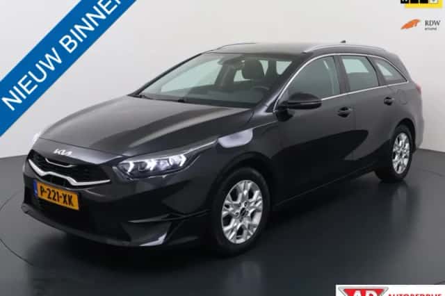 Kia Ceed Sportswagon (2022) thumbnail 1