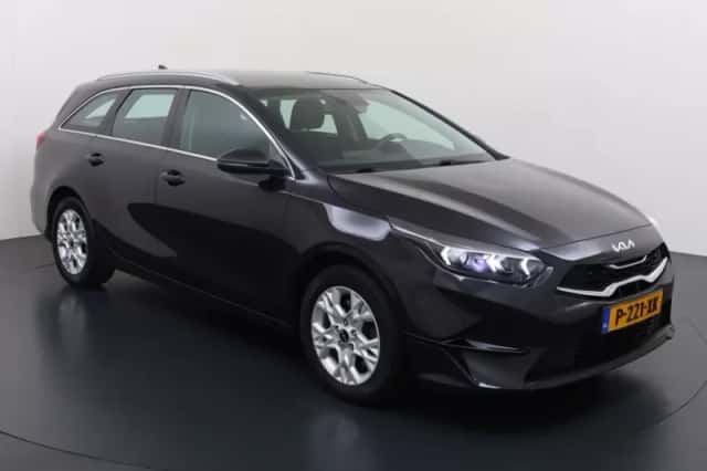 Kia Ceed Sportswagon (2022) thumbnail 2