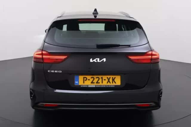 Kia Ceed Sportswagon (2022) thumbnail 3