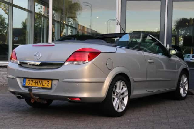 Opel Astra (2009) thumbnail 4