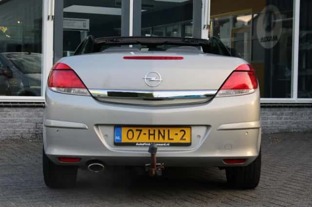 Opel Astra (2009) thumbnail 5