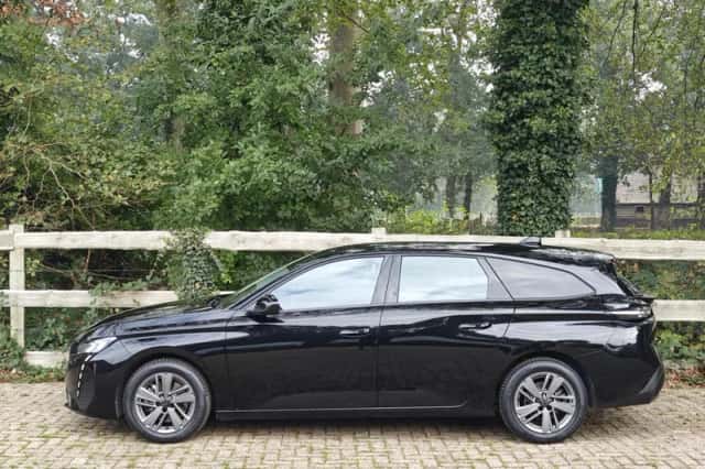 Peugeot 308 (2023) thumbnail 3