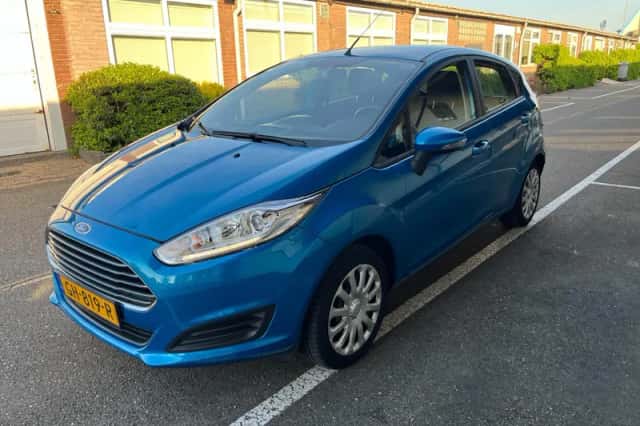 Ford Fiesta (2015) thumbnail 3