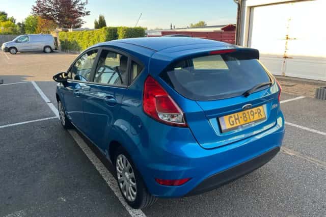 Ford Fiesta (2015) thumbnail 4