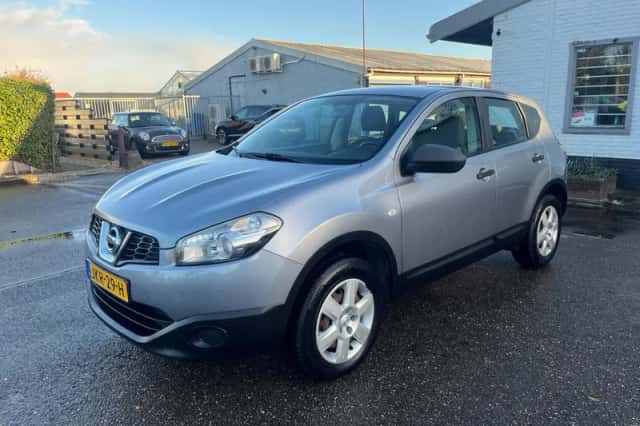 Nissan Qashqai (2011) thumbnail 3
