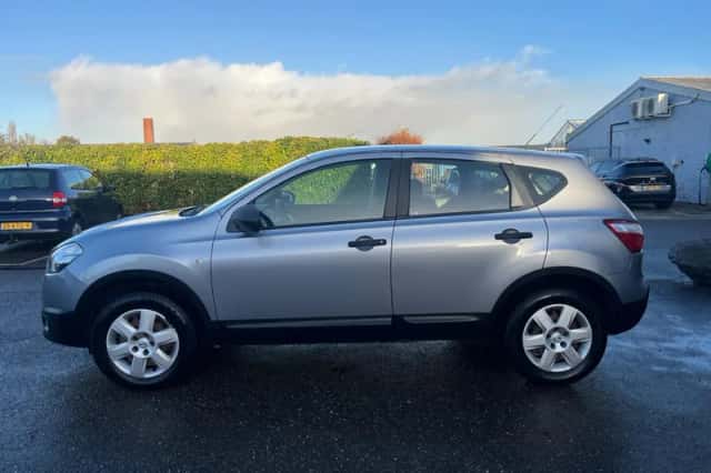 Nissan Qashqai (2011) thumbnail 4