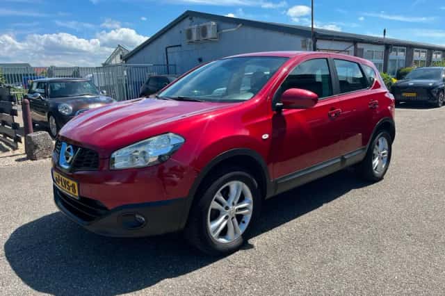 Nissan Qashqai (2010) thumbnail 3