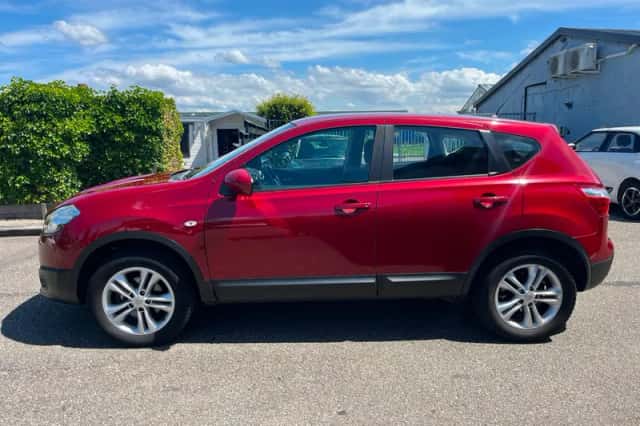 Nissan Qashqai (2010) thumbnail 4
