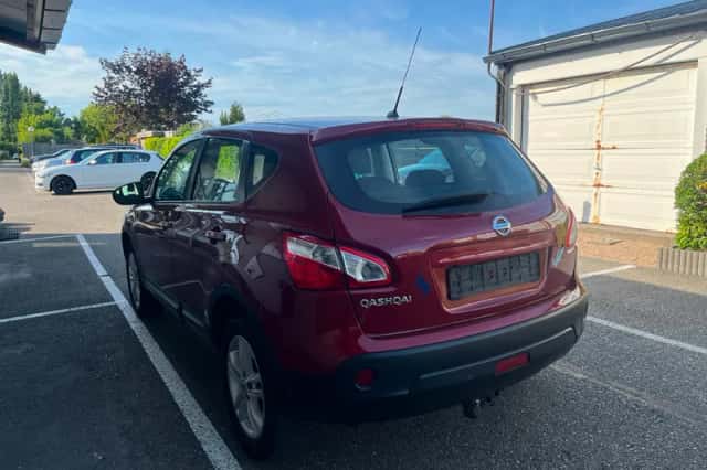 Nissan Qashqai (2012) thumbnail 4