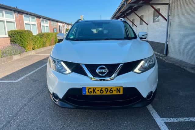 Nissan Qashqai (2015) thumbnail 2